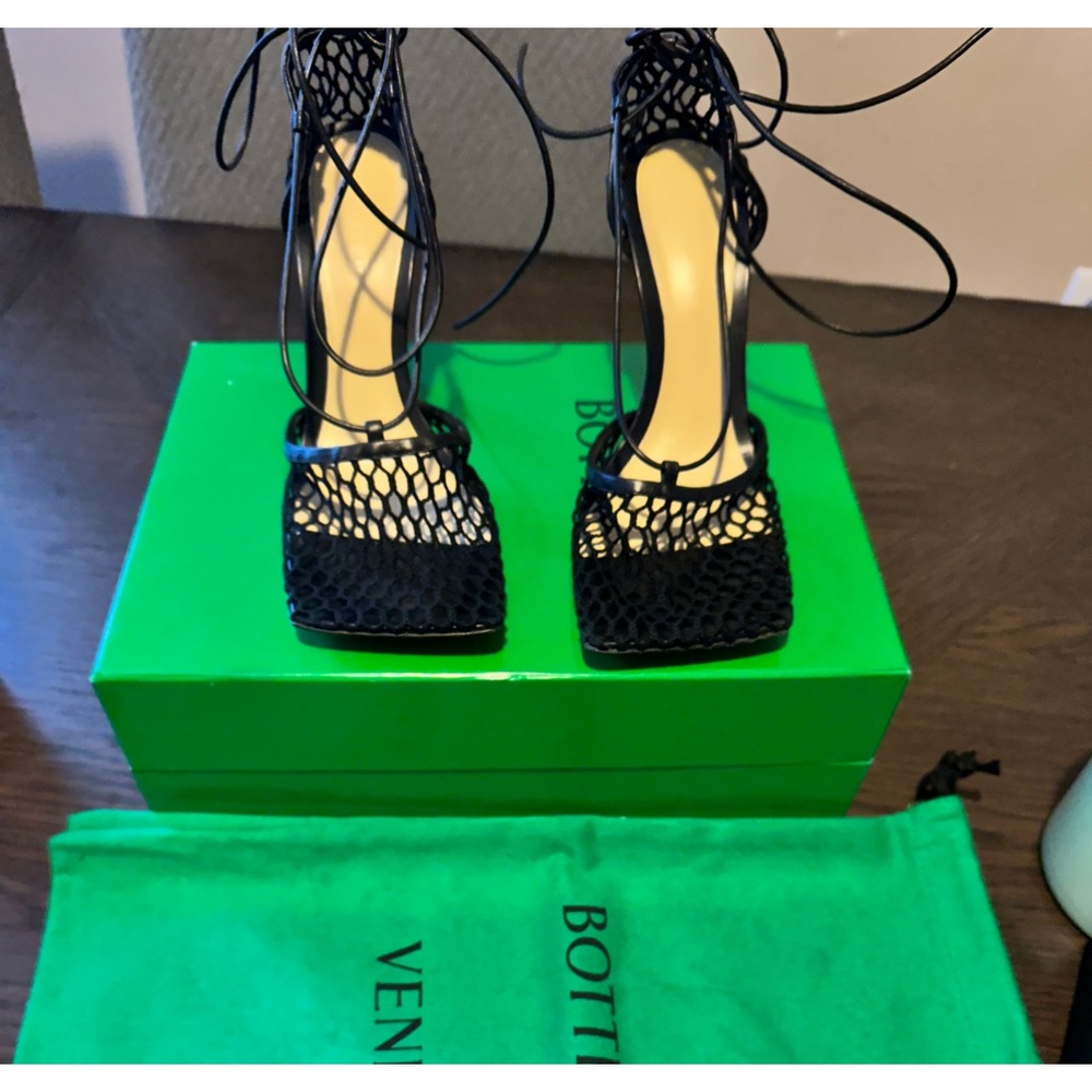 I’m selling the all  black  Bottega Veneta stretch heels.